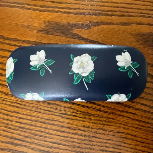 Draper James Accessories - Draper James Magnolia Glasses Case